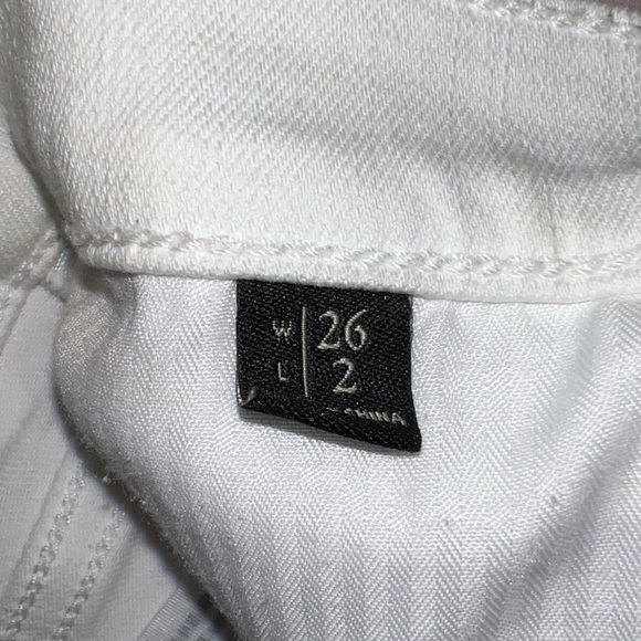 Abercrombie & Fitch White Denim Shorts D17 - Picture 5 of 5